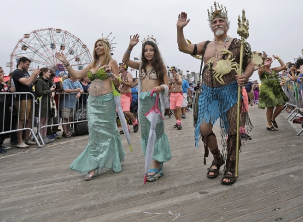 парад, русалки