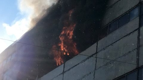 Incendiu de proporții la un depozit din Capitală; Cinci persoane au fost transportate la spital Incendiu de proporții la un depozit din Capitală; Cinci persoane au fost transportate la spital